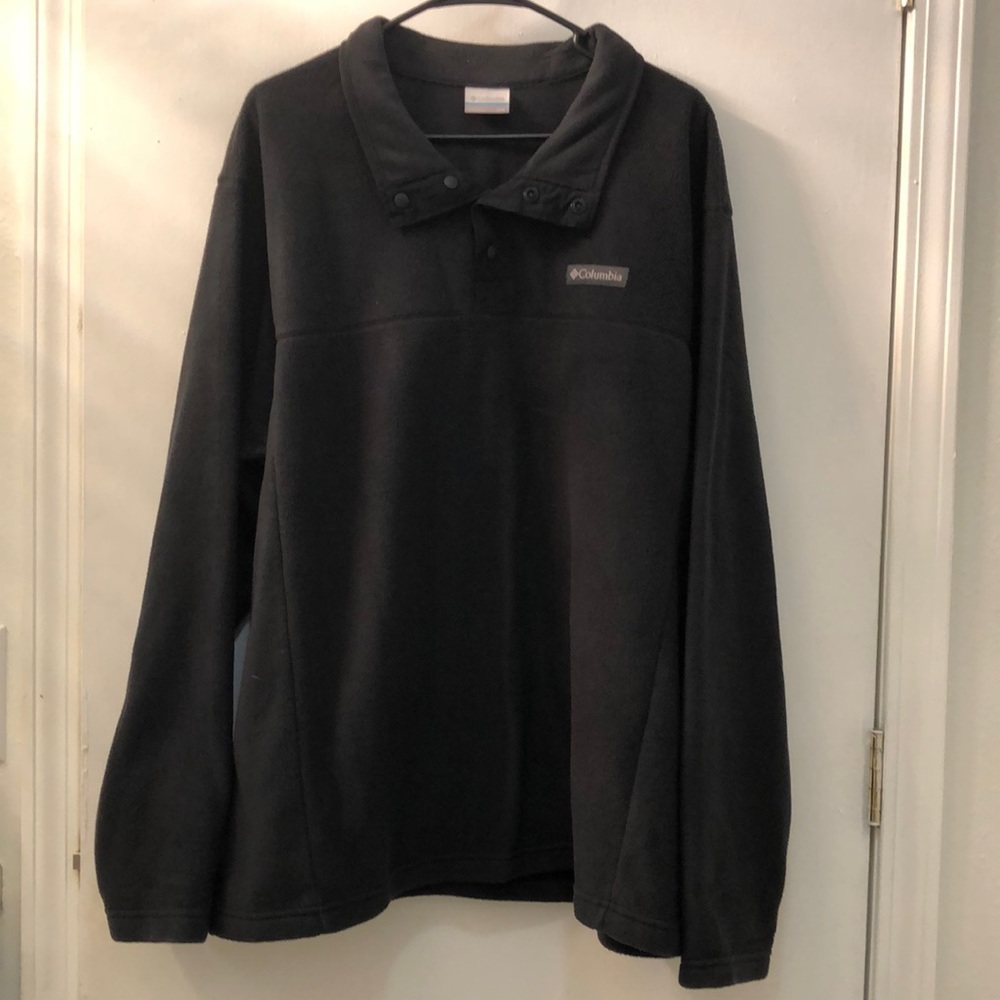 Black Columbia pullover button neck